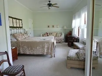 Old Hawaiian Bed And Breakfast Hilo 3*,