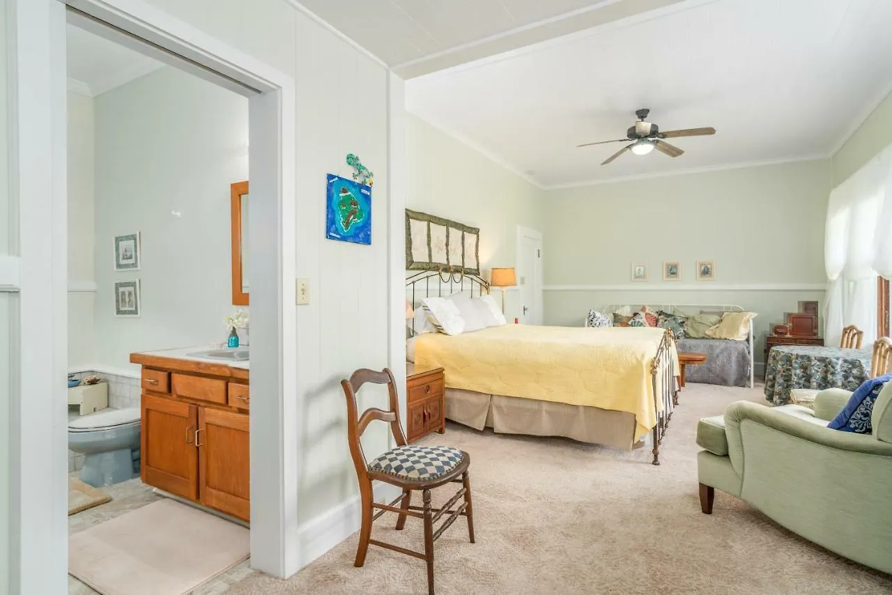 *** Bed & Breakfast Old Hawaiian Bed And Breakfast Hilo United States